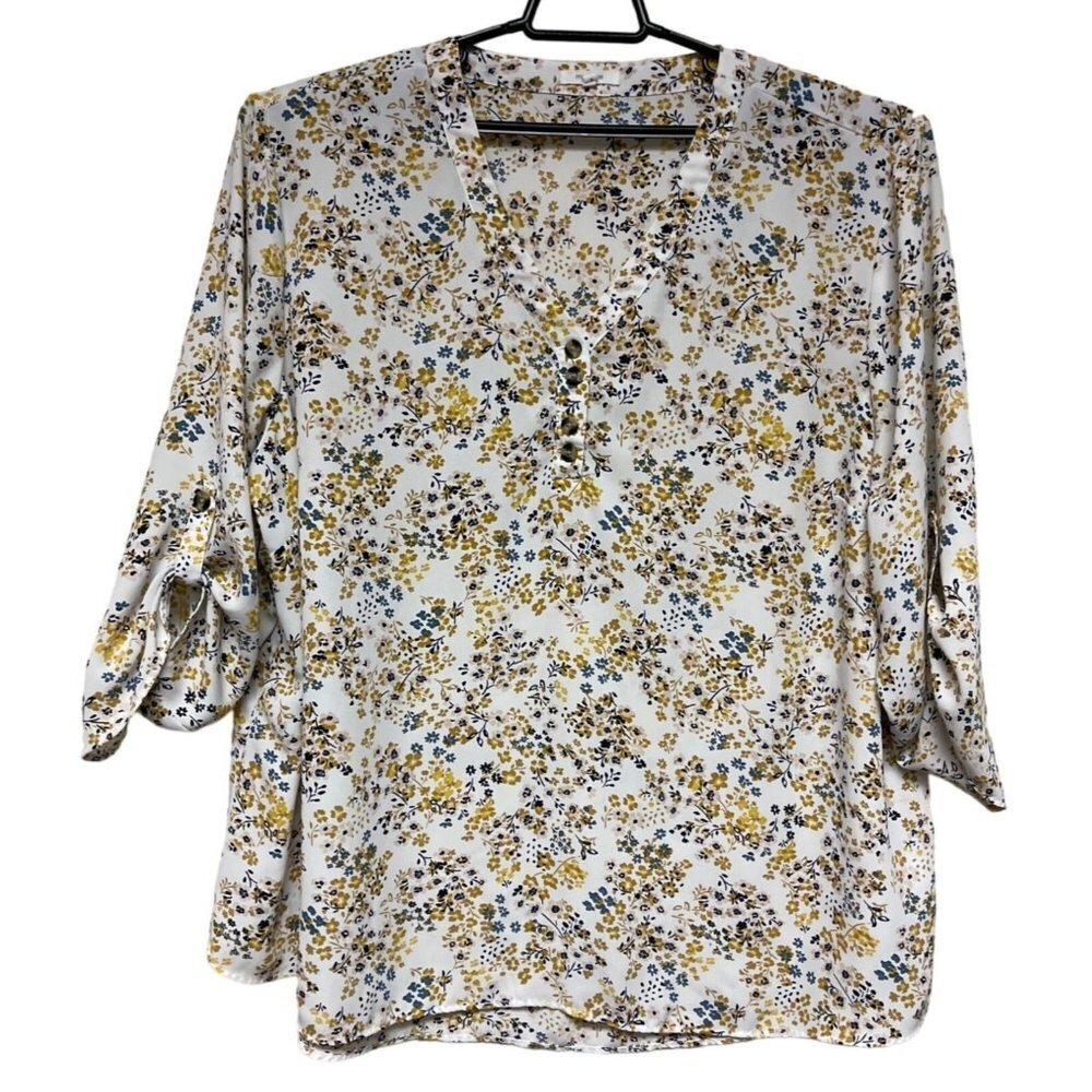 Maurices White Floral Roll Tab Sleeve VNeck Blouse Women's Size 3 3X